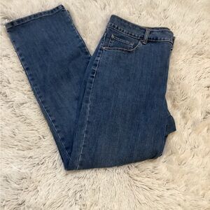 Lee Classic Fit medium wash denim jeans Woman’s size 12 short stretch